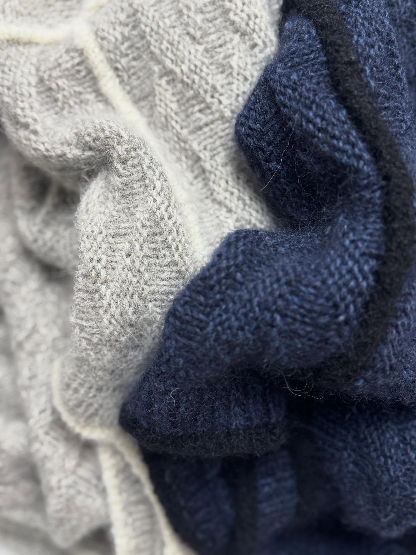 Интересный свитер спицами