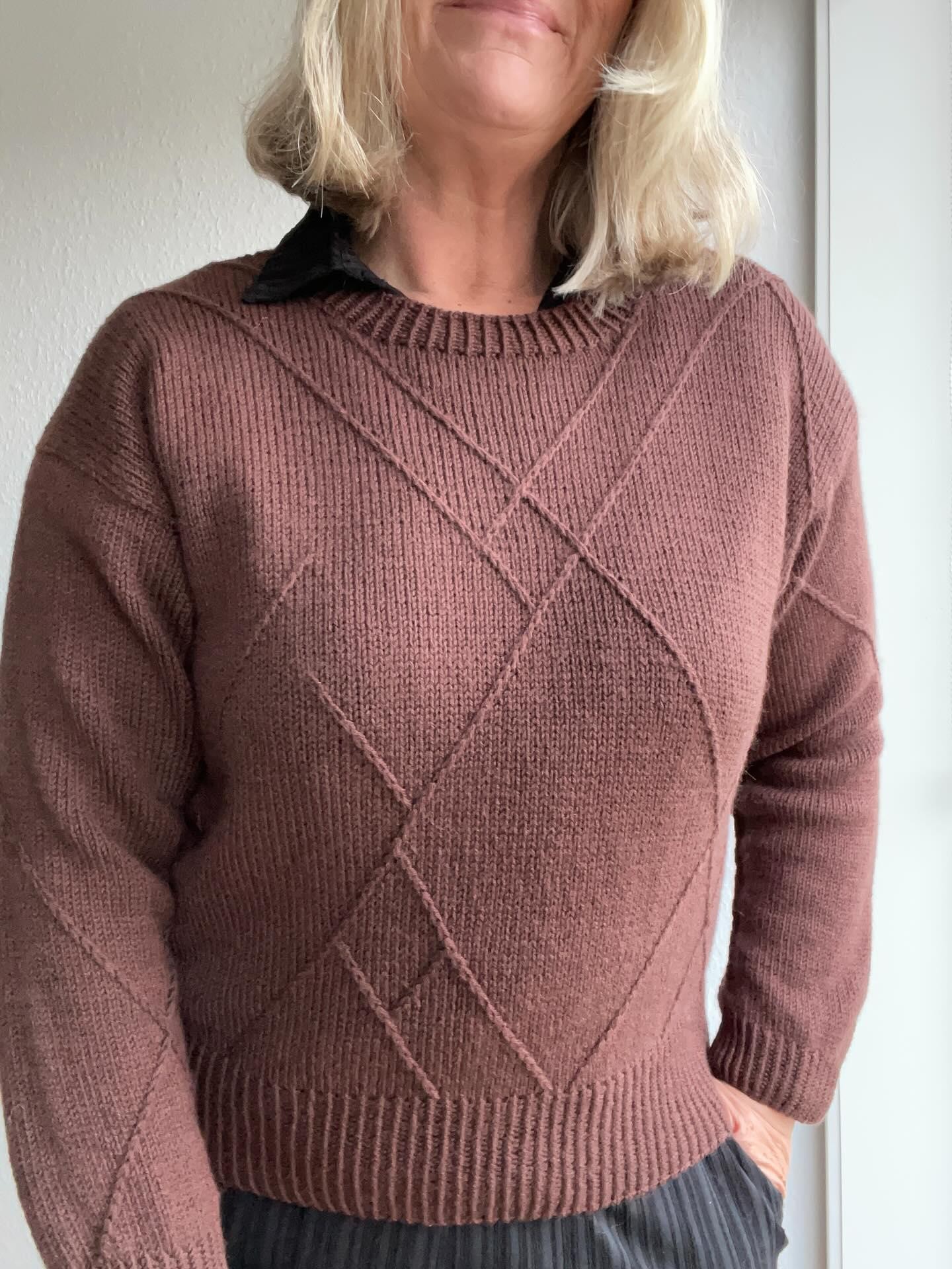 Элегантный свитер спицами