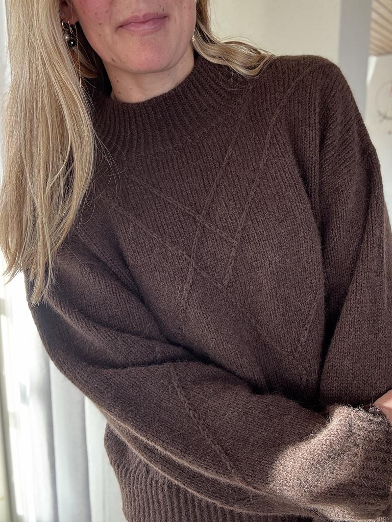 Элегантный свитер спицами