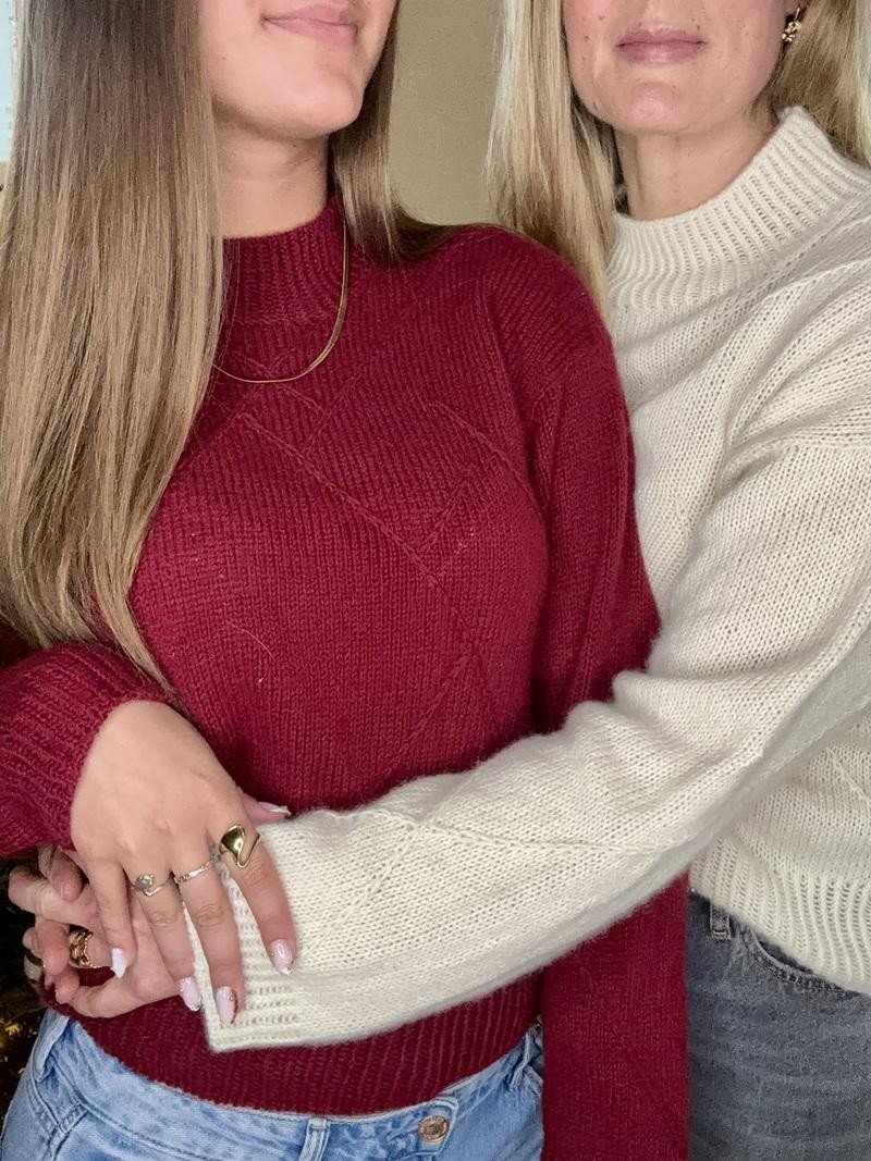 Элегантный свитер спицами