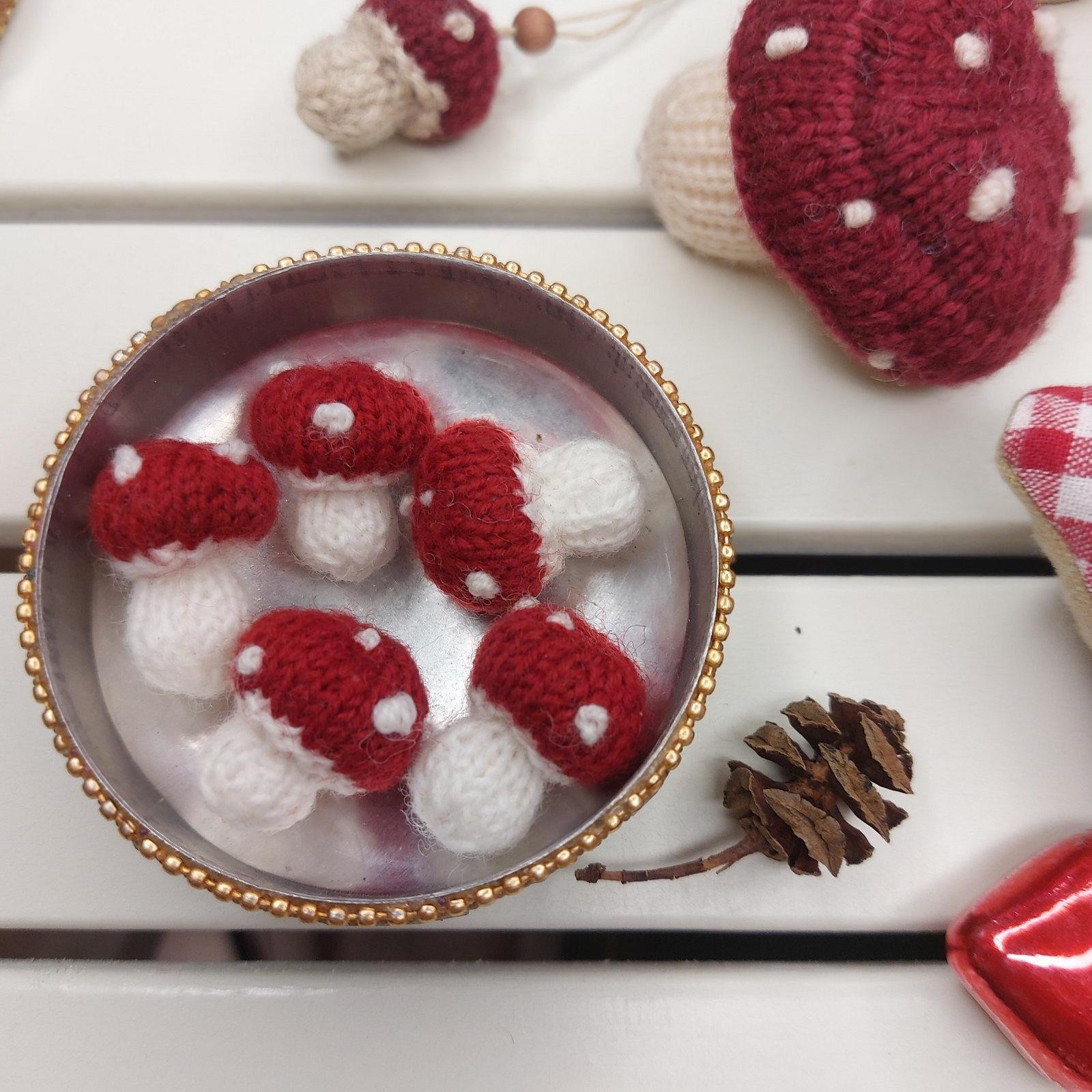 Вязаные грибы спицами