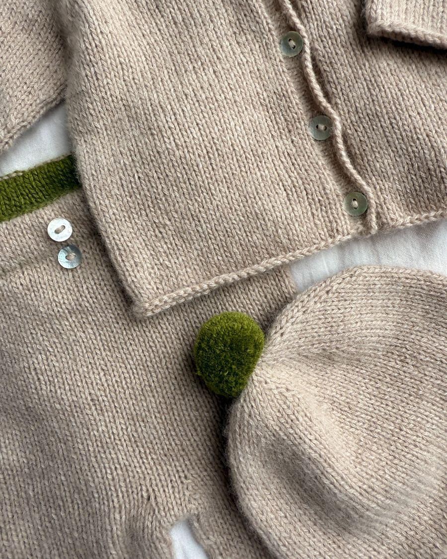 Вязаный спицами детский набор с описанием