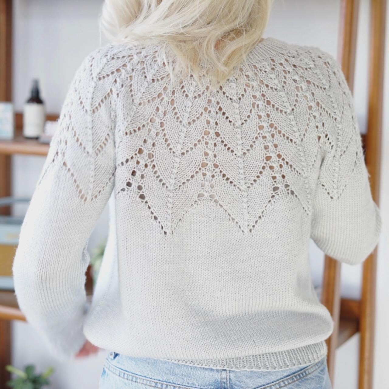Ажурный пуловер сверху