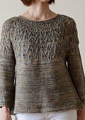 Пуловер с изящной ажурной кокеткой Etude