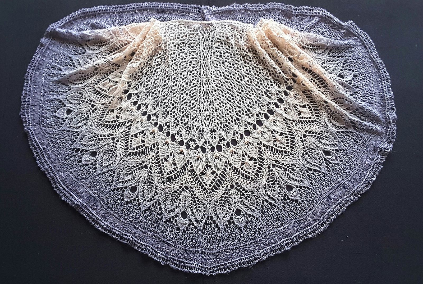 Ажурная шаль с бусинами