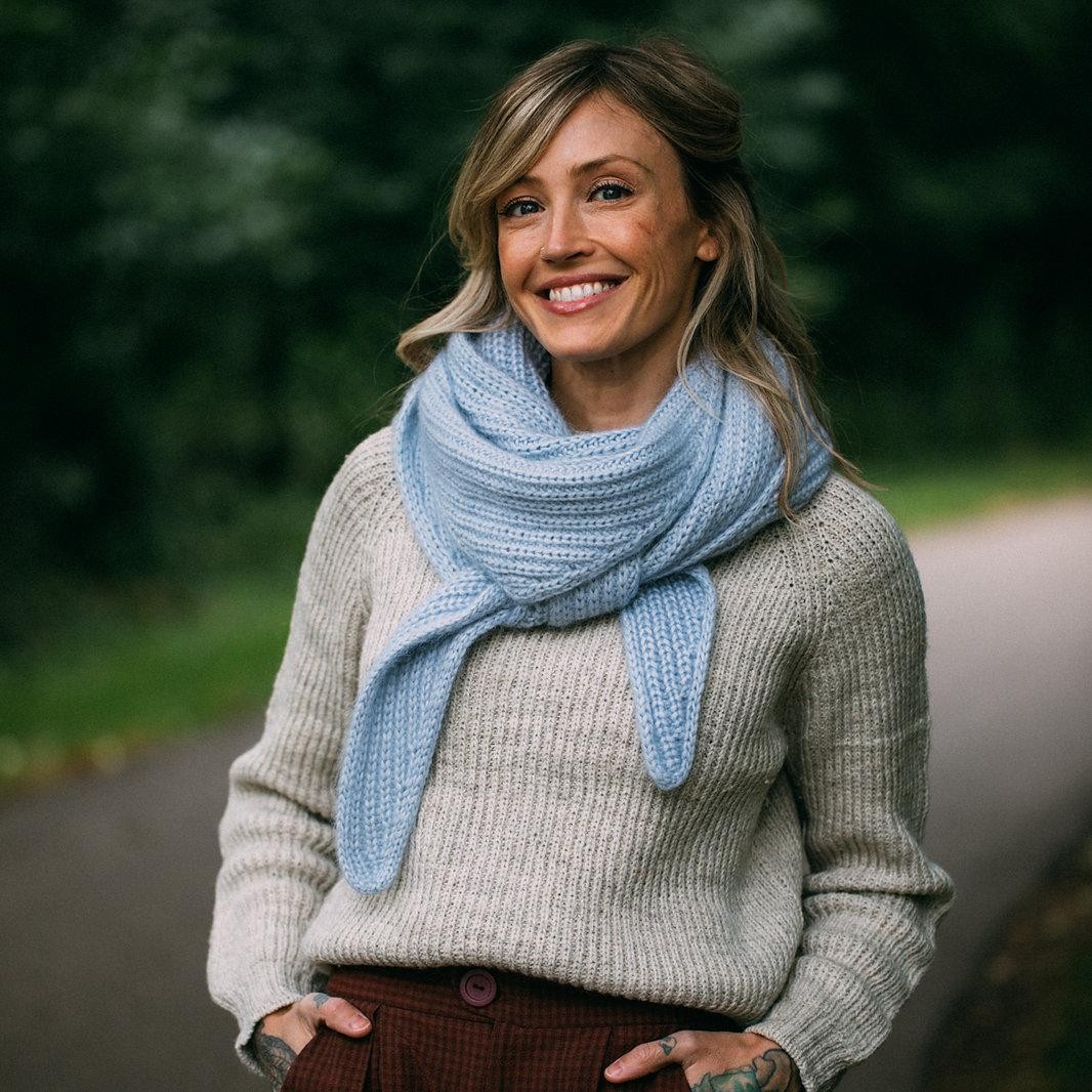 Шарф-шаль вязаный спицами резинкой Jaunty