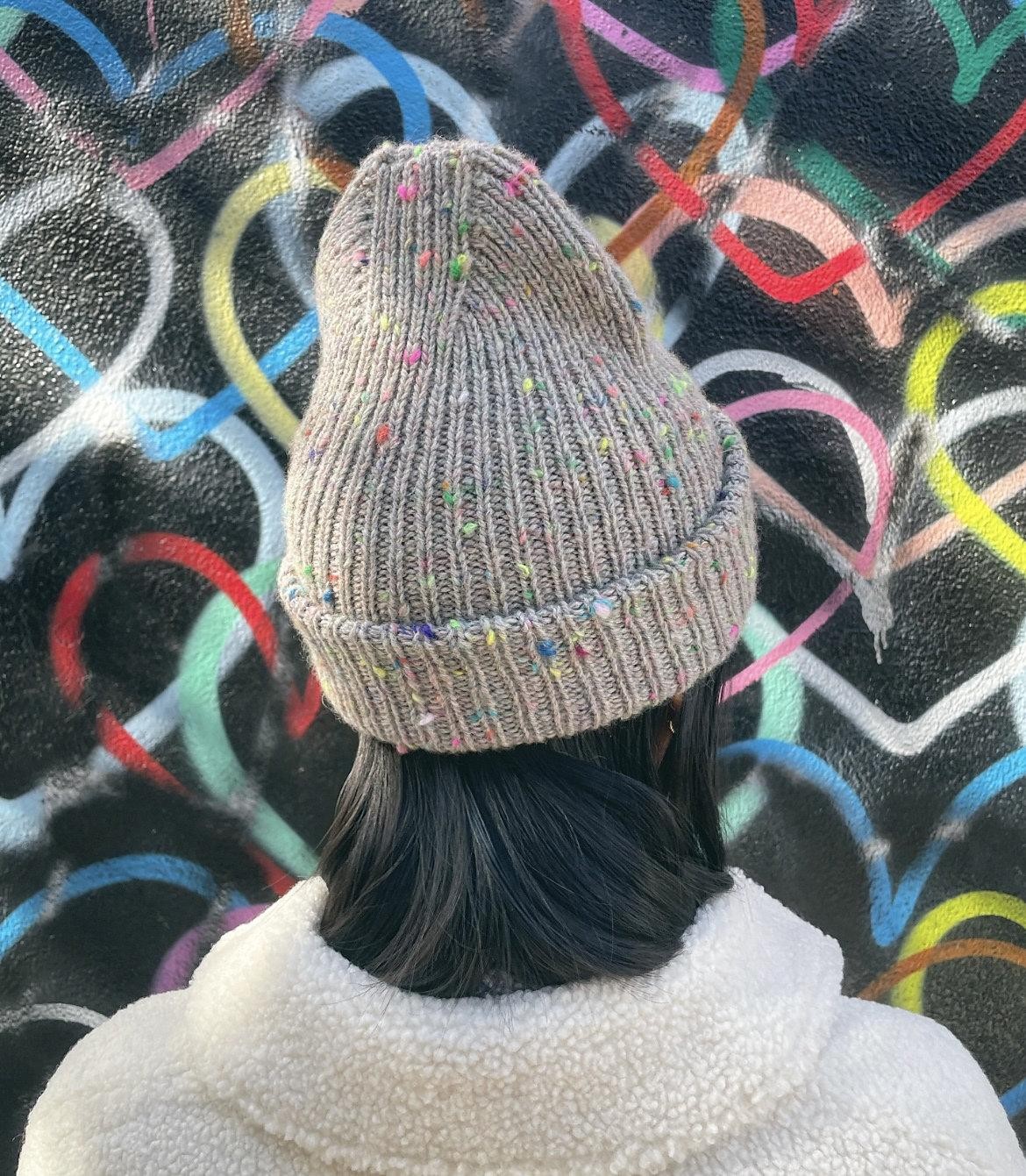 Шапка резинкой спицами