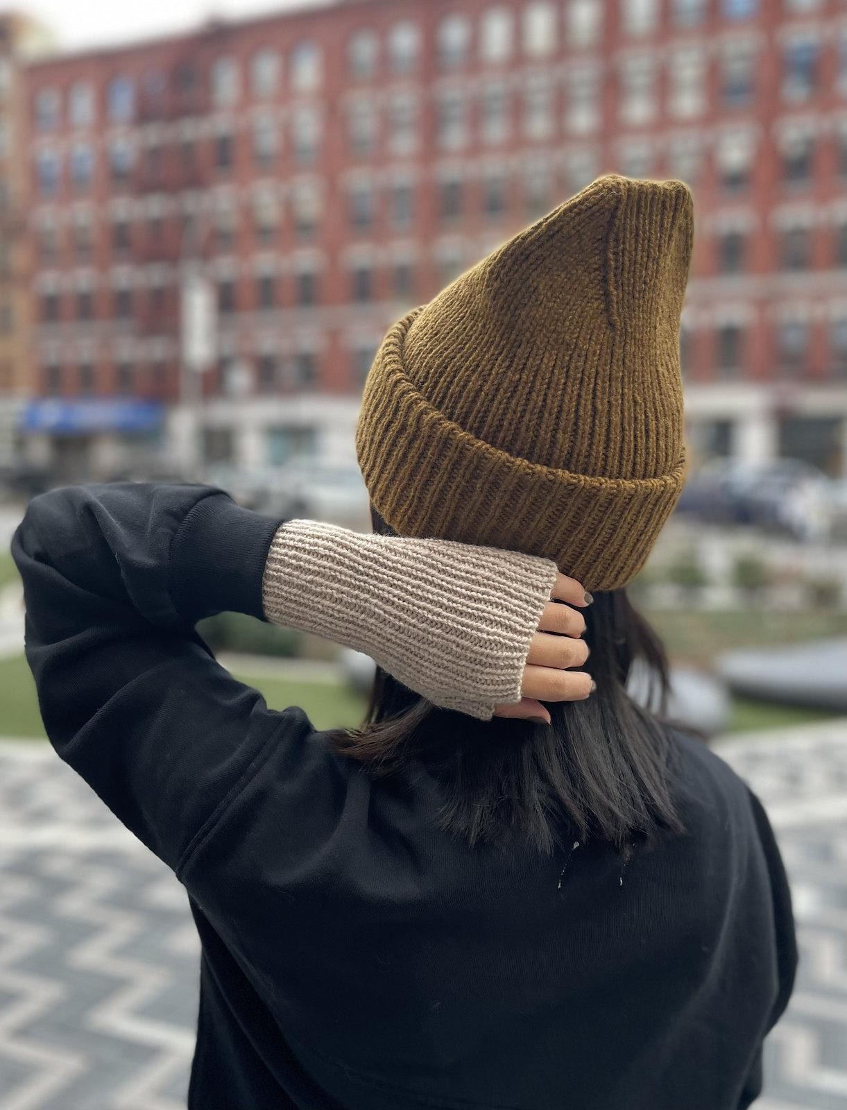 Шапка спицами связать описание