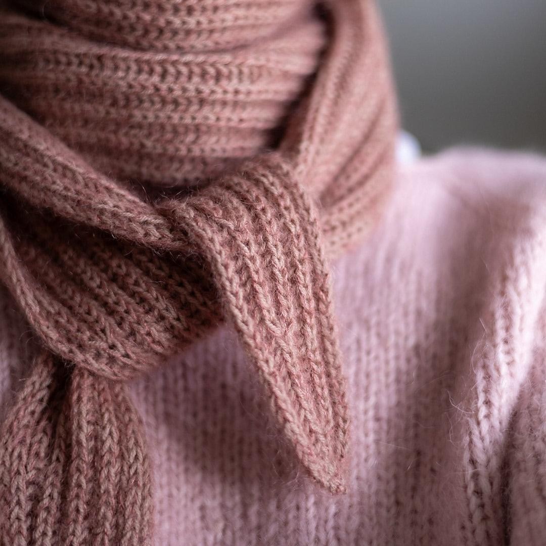 Шарф вязаный спицами резинкой бриошь Free Spirit Scarf