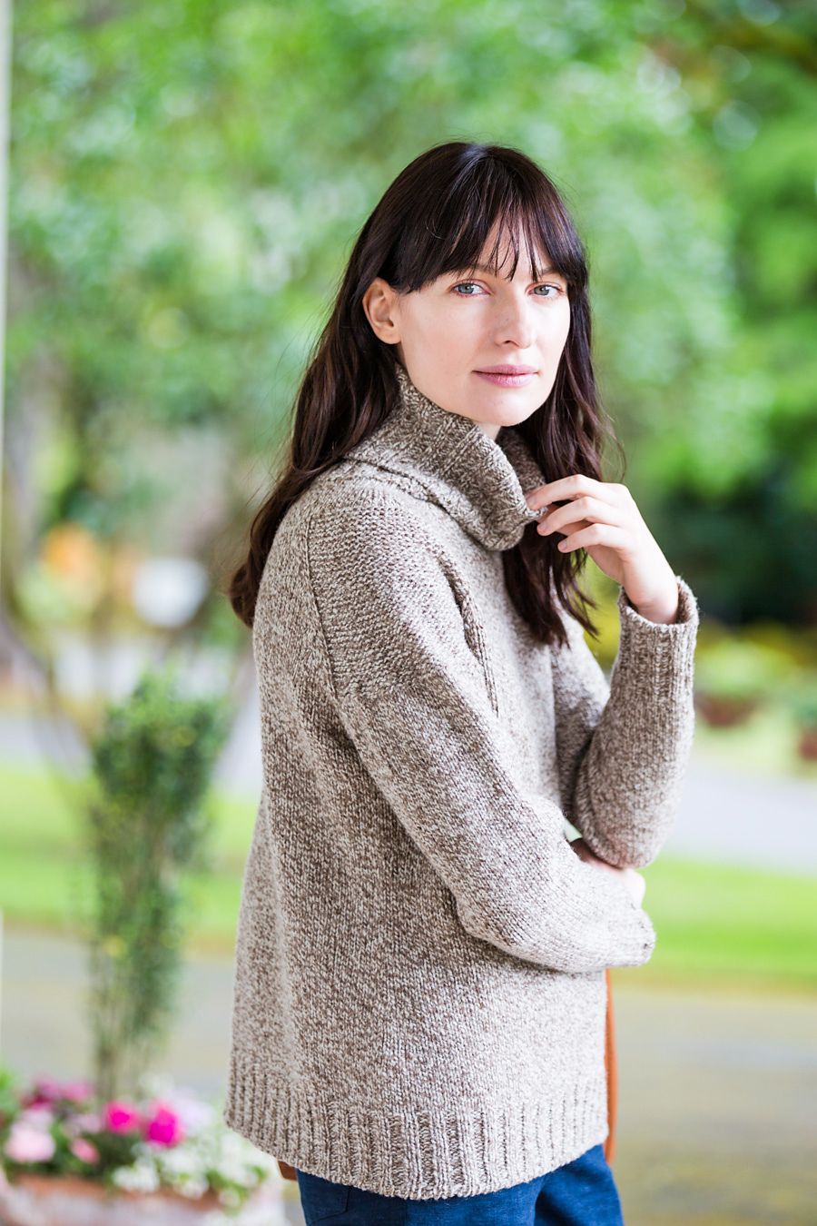 Женский свитер спицами описание