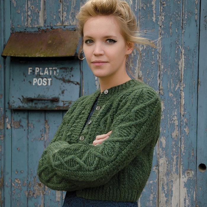 Вязание короткого кардигана из толстой пряжи Bleak