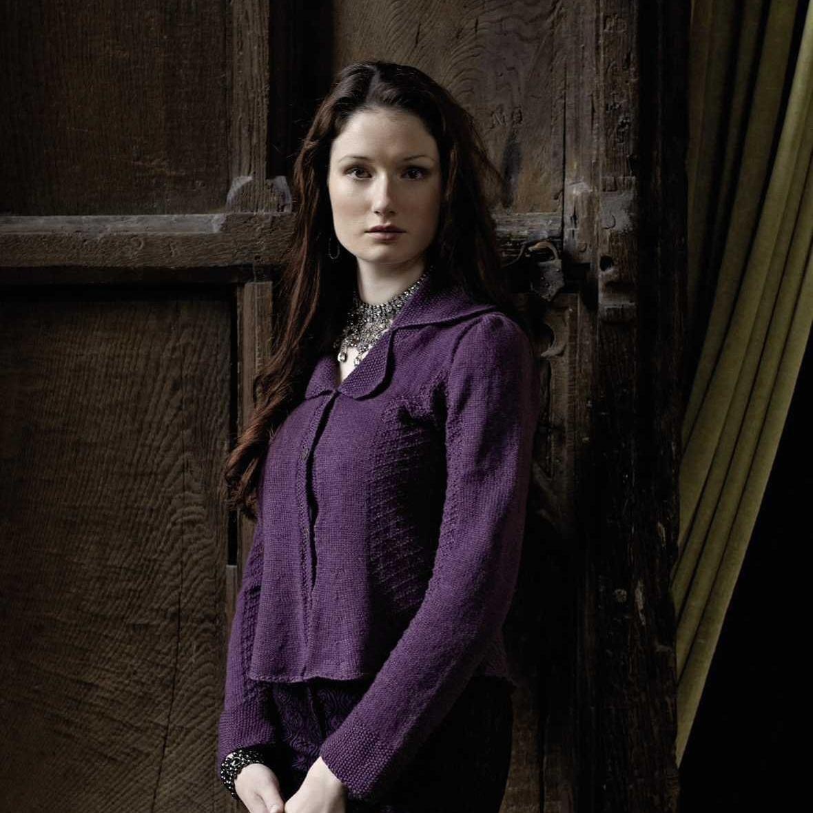 Вязание спицами жакета с отложным воротником и шлевкой на спине Corelli