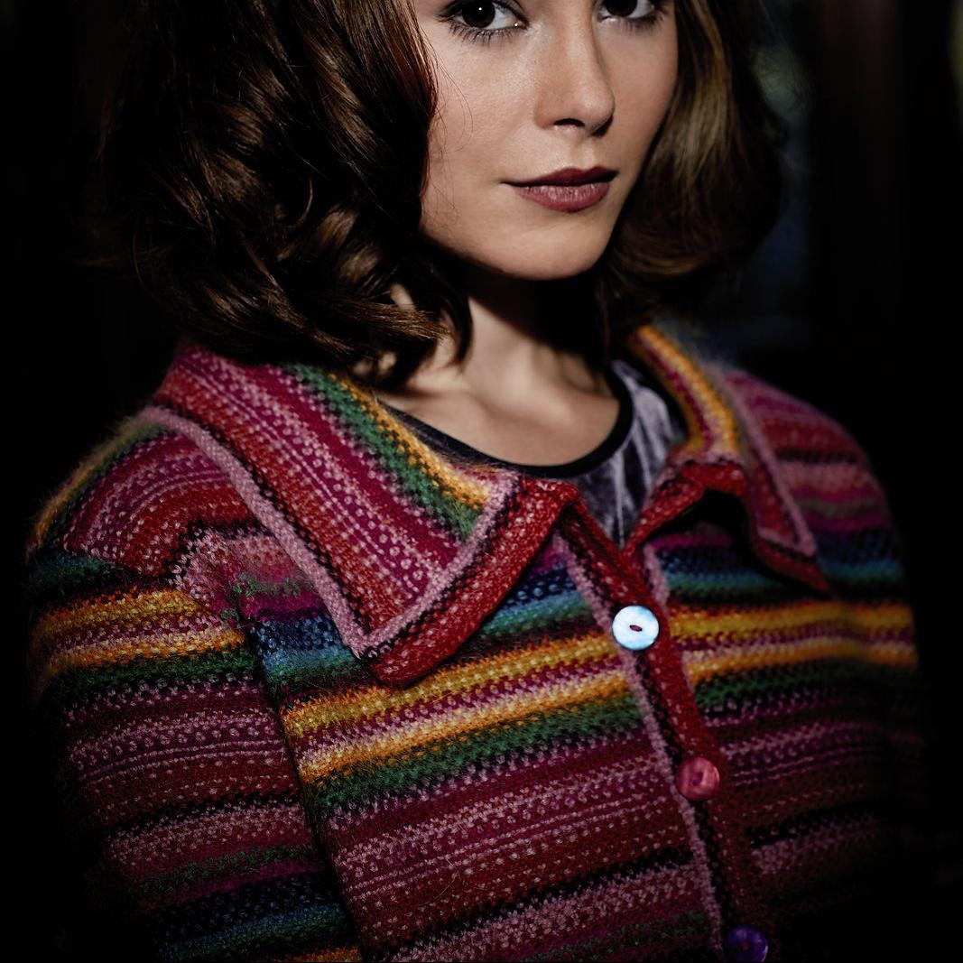 Вязание спицами полосатого жакета с широким воротником Angelika