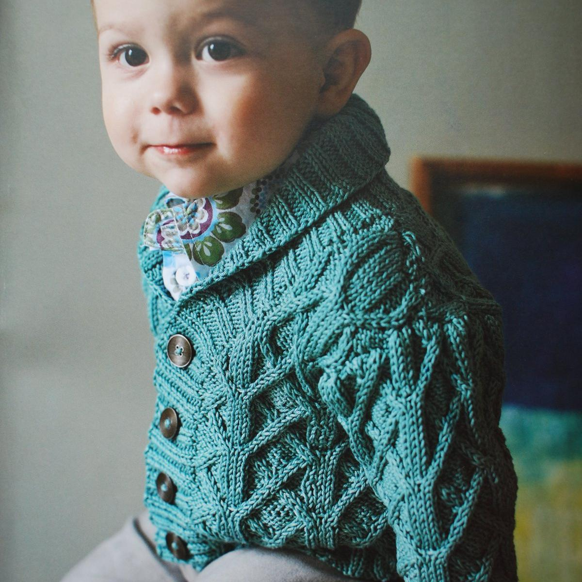 Вязание для мальчика жакета с косами Fynn, Rowan Summer Baby