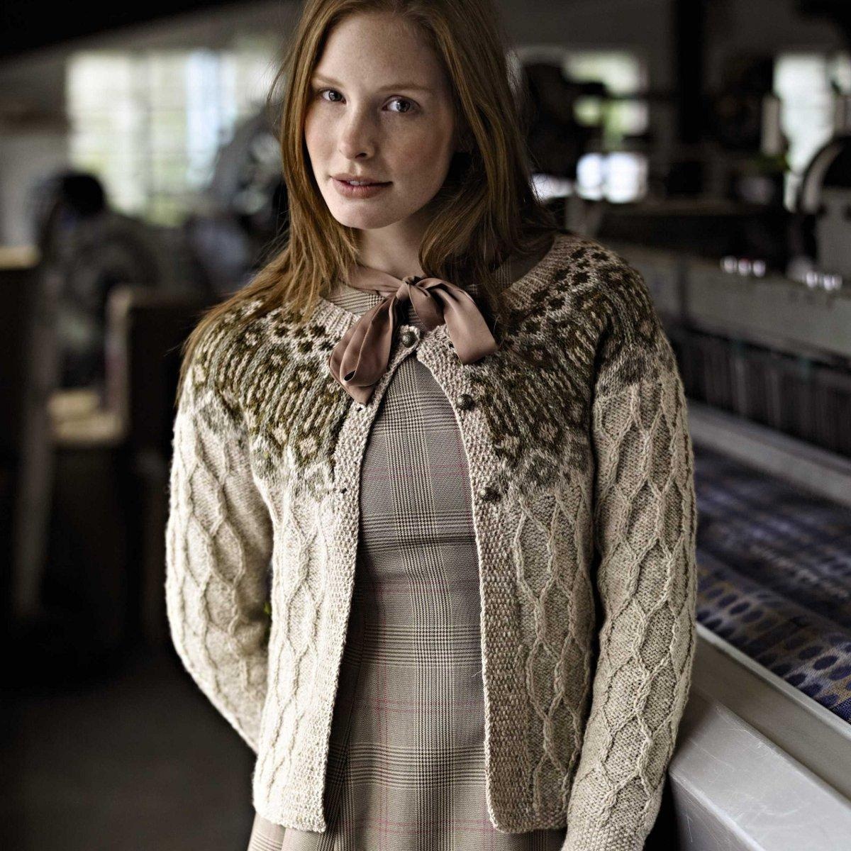 Вязание жакета с косами и жаккардом на кокетке Dilys, Rowan Tweed Collection