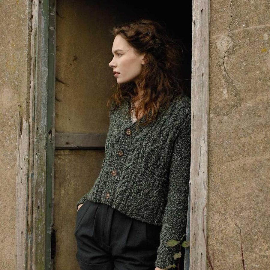 Вязание жакета с косами Chatam, Wintertide