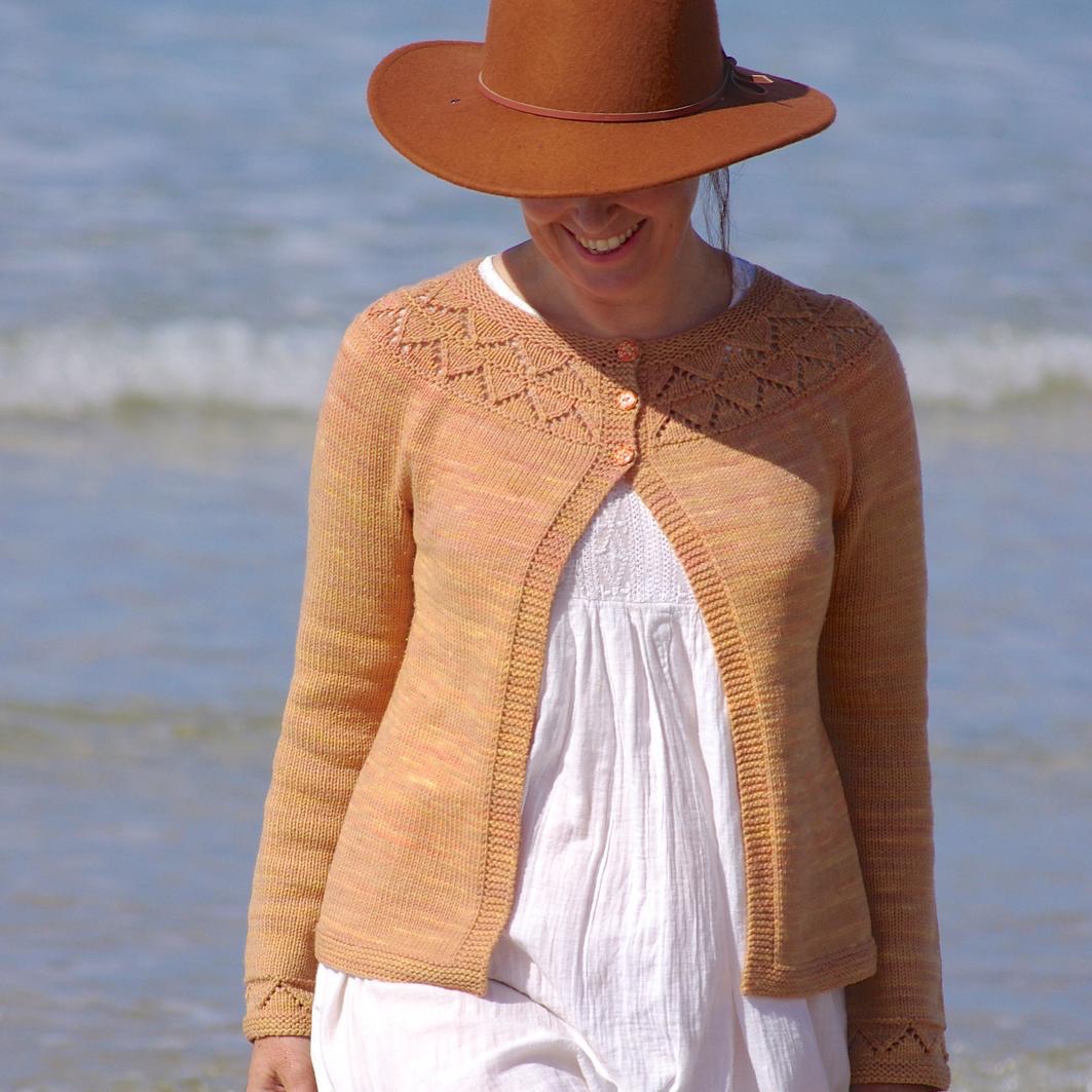 Вязаный жакет Мой фаворит с ажурной кокеткой