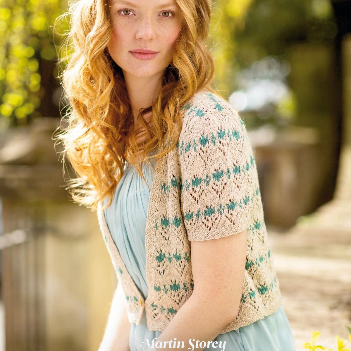 Вязание кардигана с цветочками спицами