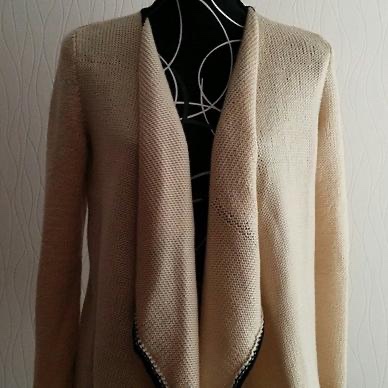 Вязание жакета с широкими полочками