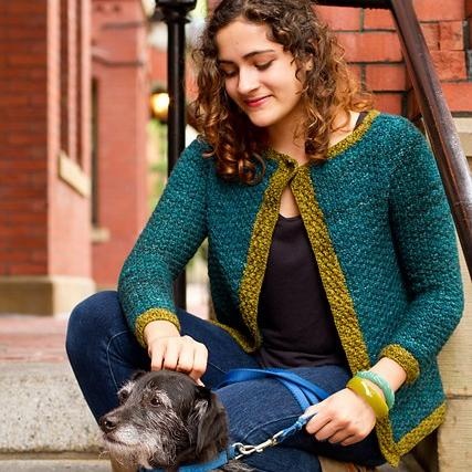 Жакет с контрастными планками спицами с описанием