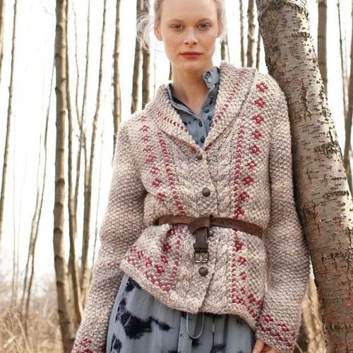 Вязаный спицами жакет с вышивкой с описанием бесплатно