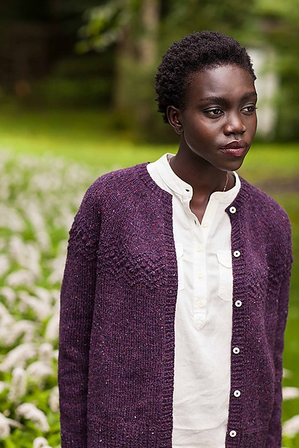 Жакет с круглой кокеткой спицами с описанием