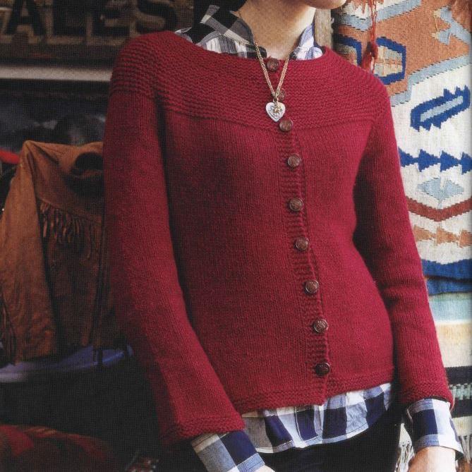 Жакет с круглой кокеткой вязаной спицами платочной вязкой