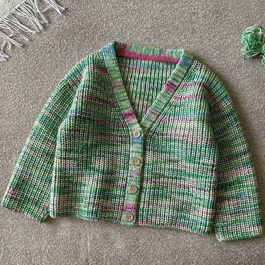 Вязаный спицами детский кардиган объемной резинкой Confetti junior