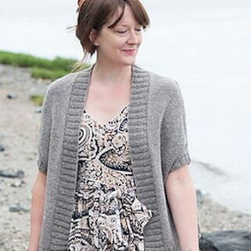 Кейп Teakwood Cocoon от дизайнера Cecily Glowik MacDonald