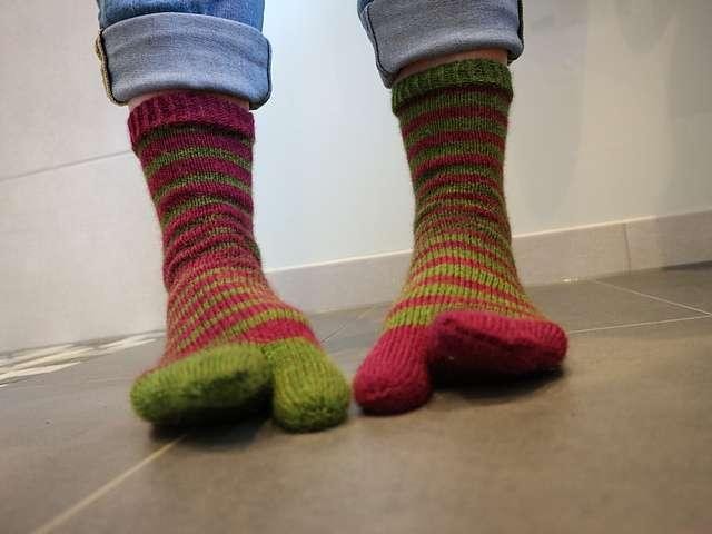 Носки таби спицами с описанием