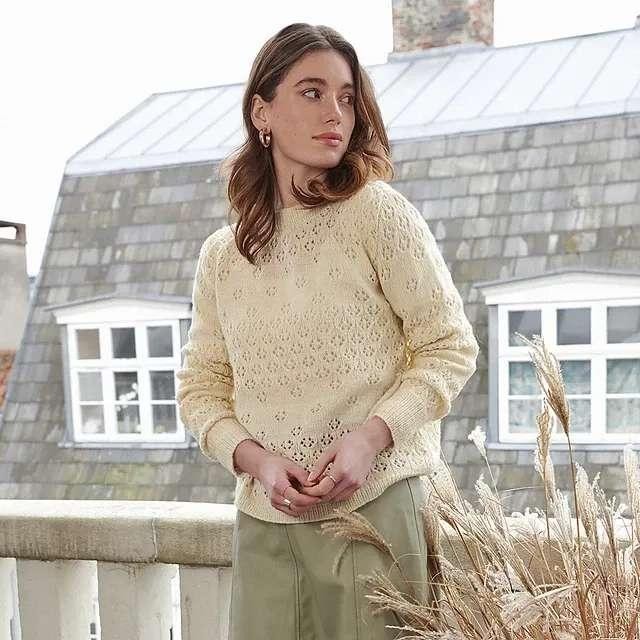 Тонкий ажурный пуловер Kielo вязаный спицами