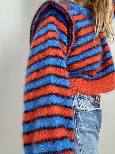 Молодежный пуловер спицами без швов