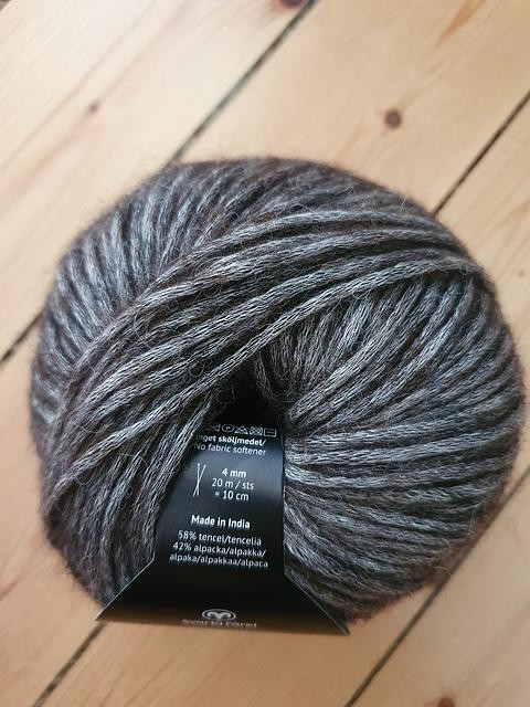 Пряжа для пуловера-худи с косами