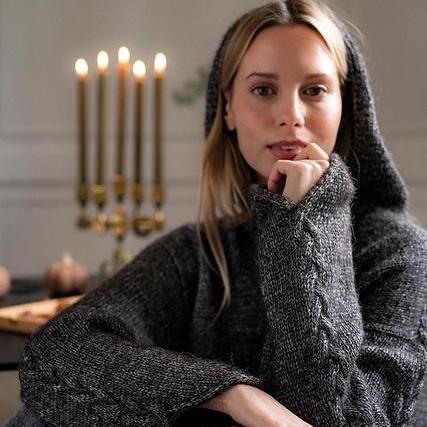 Пуловер-худи спицами сверху без швов Transsilvanien