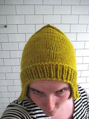 Стильная вязаная шапка
