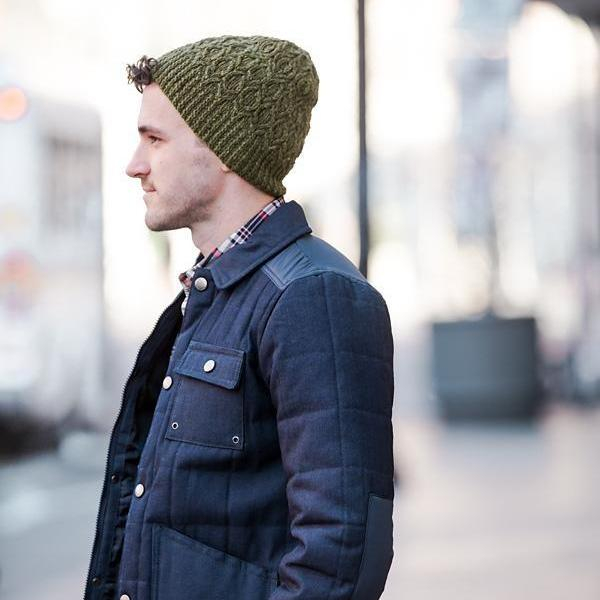 Шапка вязаная спицами косами без швов из твида Snare