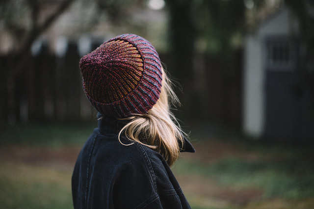 Красивая шапка спицами