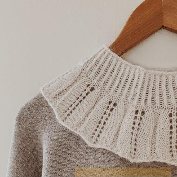 Ажурный воротник Clo, вязаный спицами без швов