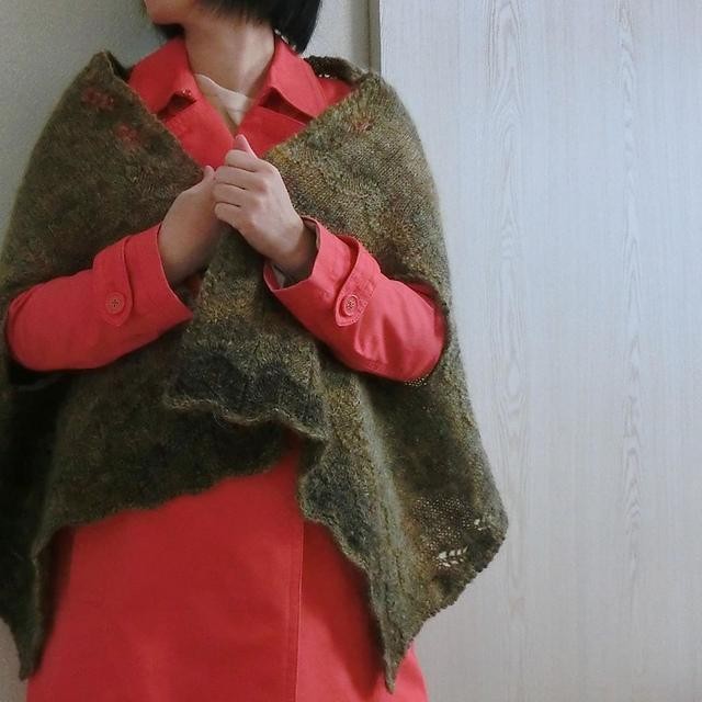 Стильный палантин спицами