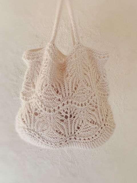 Ажурная сумочка-торба в винтажном стиле