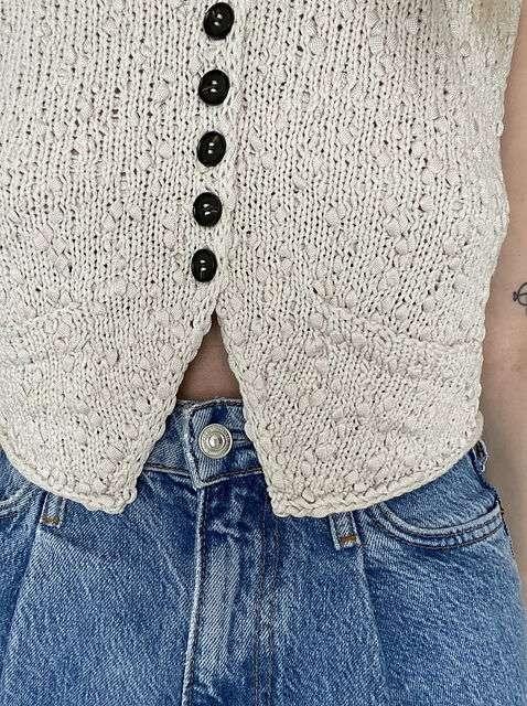 Жилет из пряжи букле своими руками