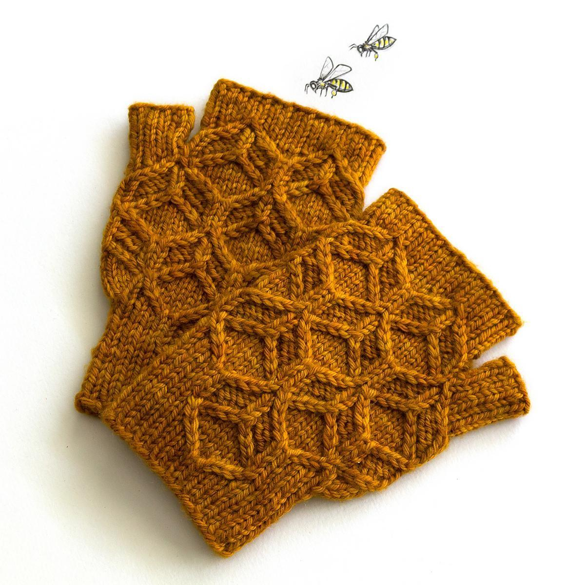 Митенки с рельефами соты Beeswax Mitts вязаные спицами