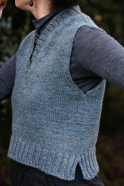 Как вязать жилет со стиками без швов