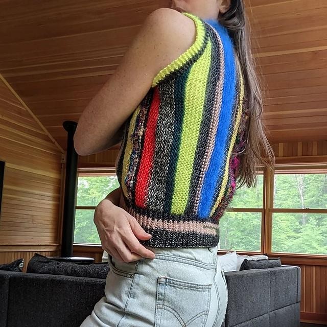 Жилет из остатков пряжи