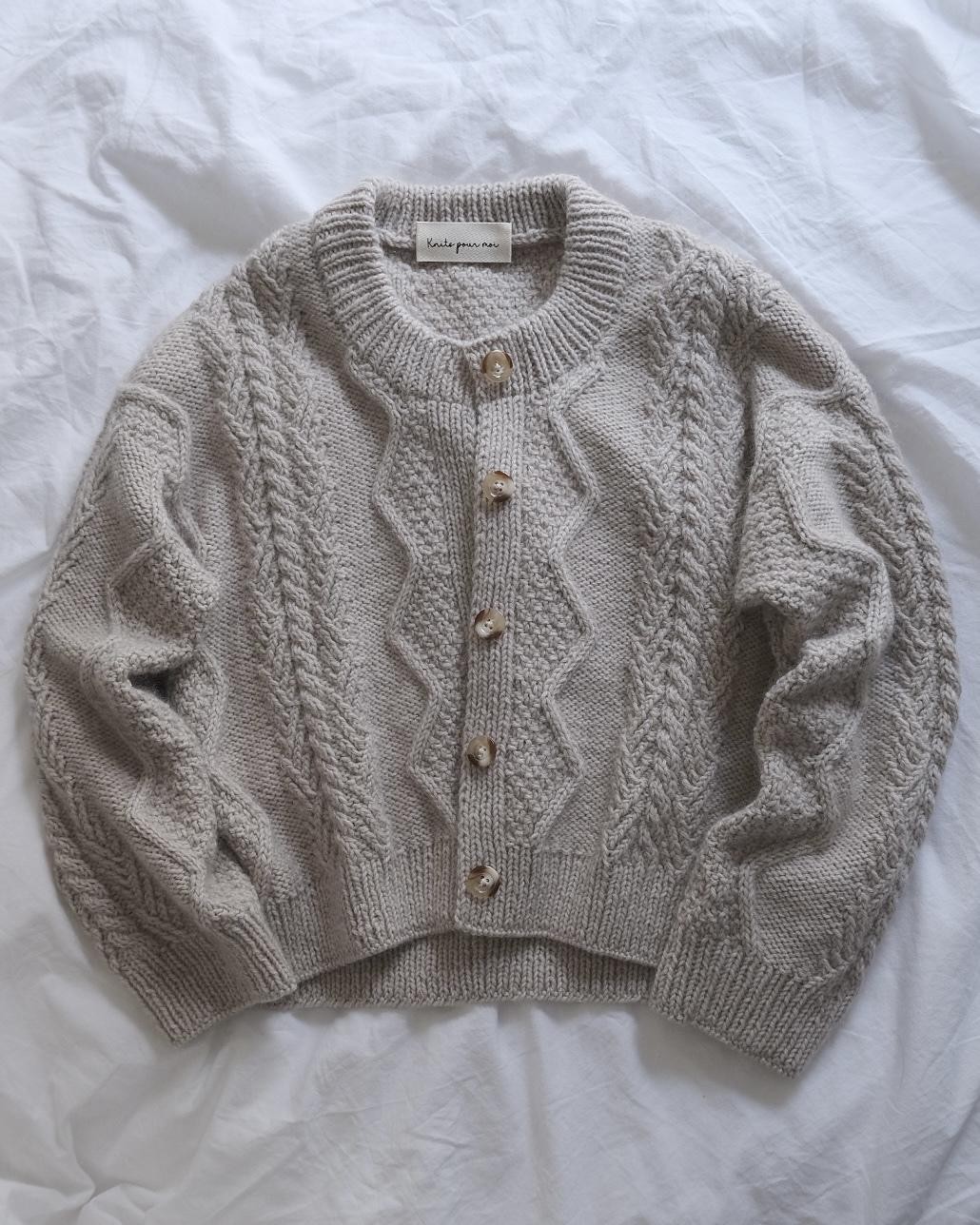 Кардиган с двойным воротником спицами