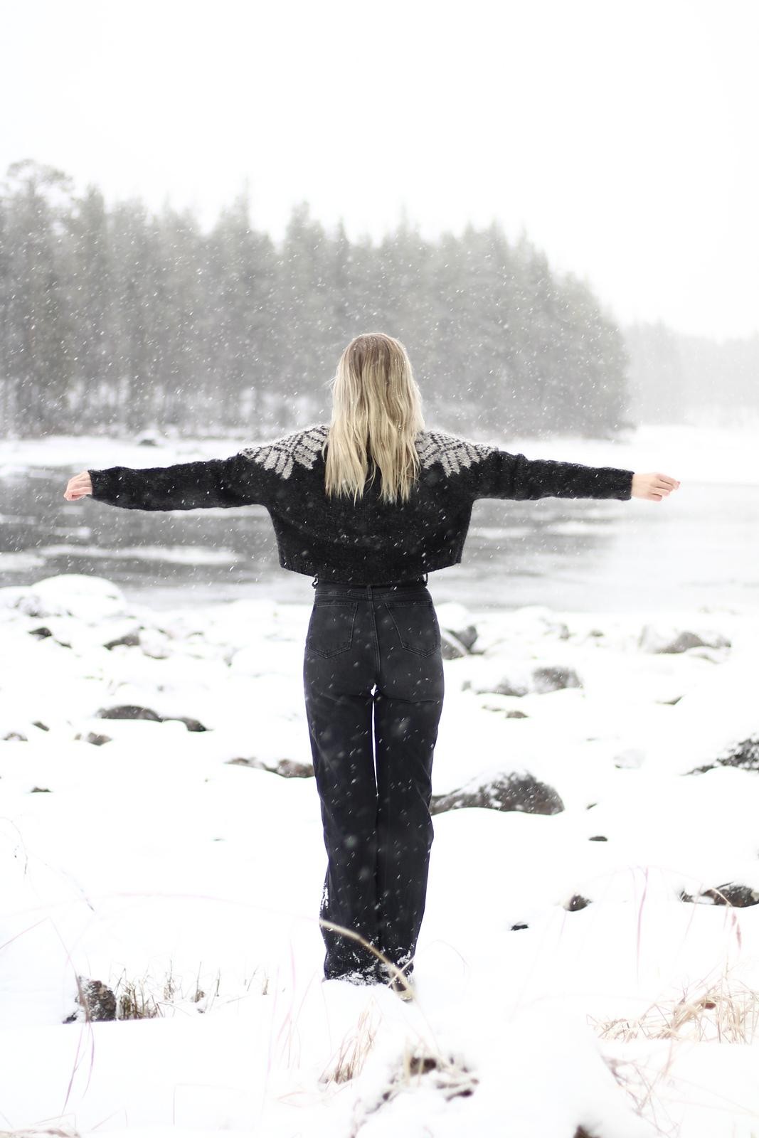 Кардиган свободной посадки спицами без швов