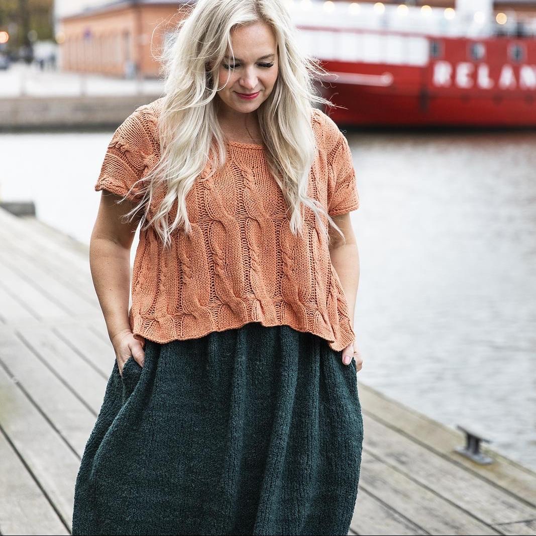 Свободная юбка из пряжи букле спицами