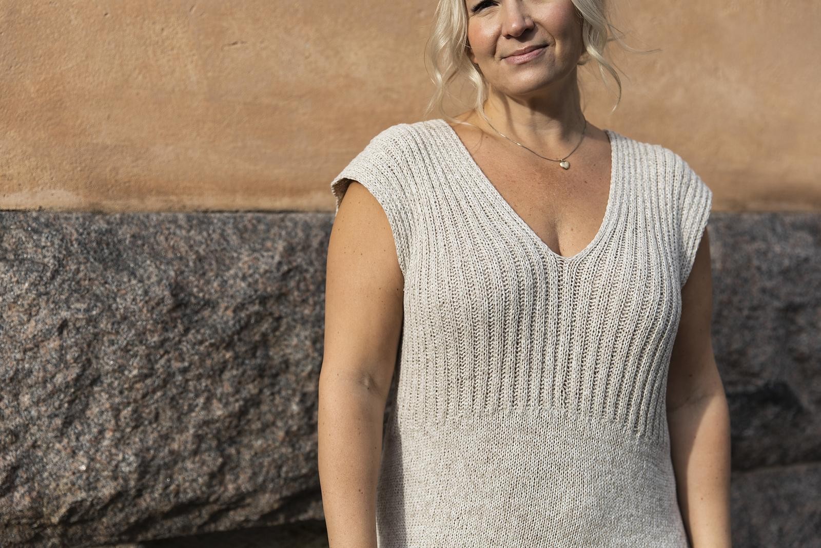 Простое платье спицами без швов