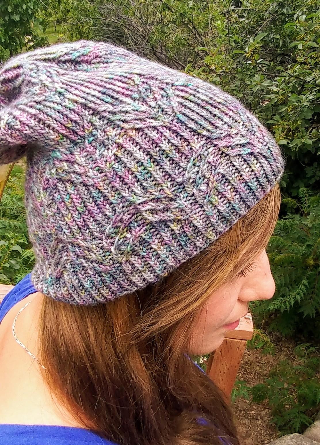 Шапка спицами для весны