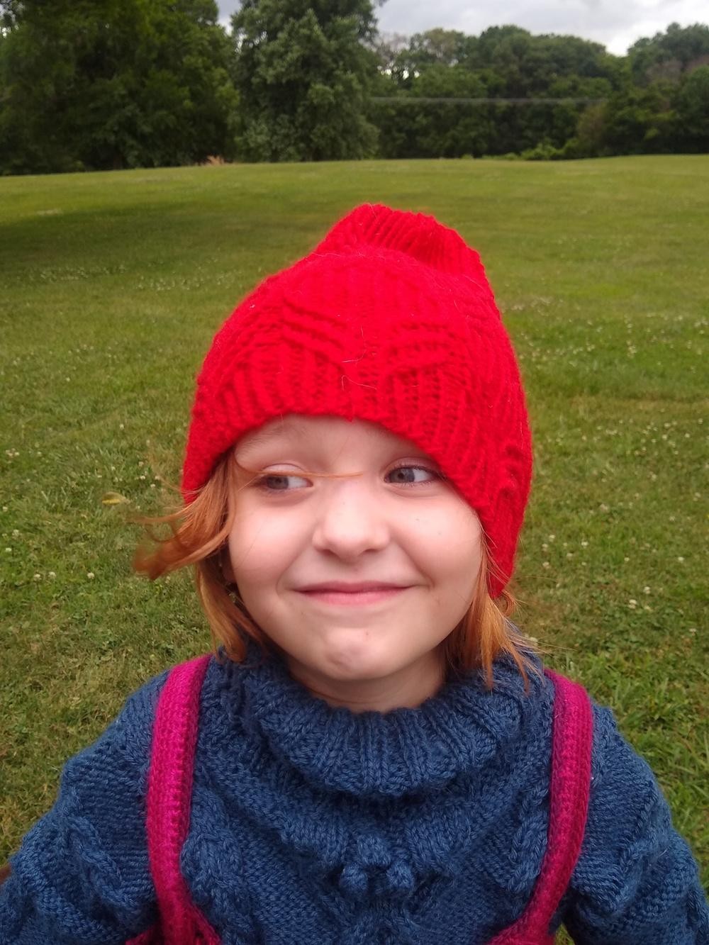 Красивая шапка для детей и взрослых спицами